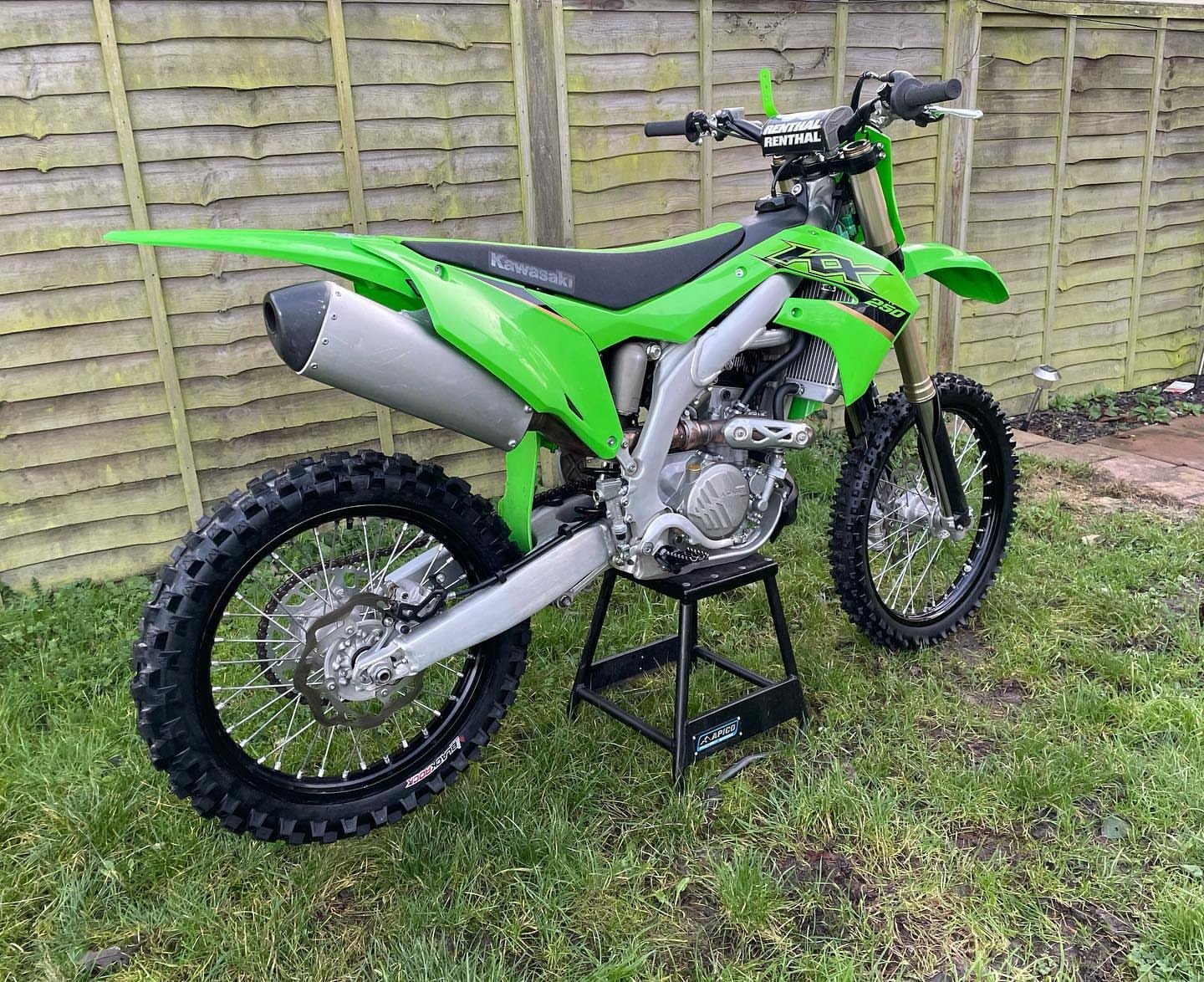 Best KAWASAKI KXF 250 2022 Dirt Bike - Image 4