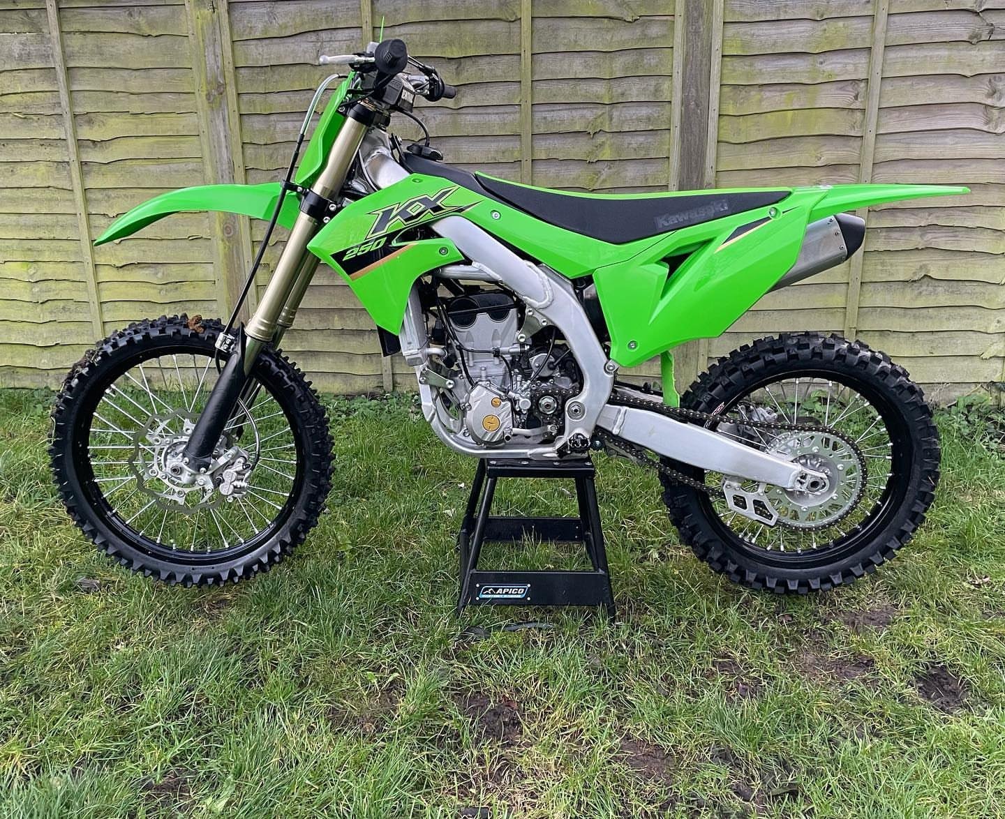 Best KAWASAKI KXF 250 2022 Dirt Bike