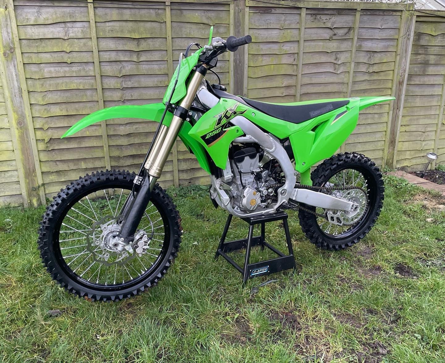 Best KAWASAKI KXF 250 2022 Dirt Bike - Image 2